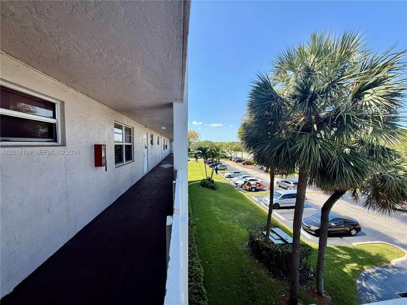 1075 Riverside Dr # 306, Coral Springs FL 33071