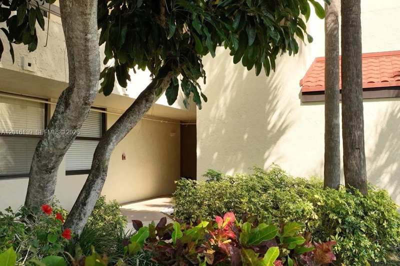 825 Egret Cir # 110, Delray Beach FL 33444