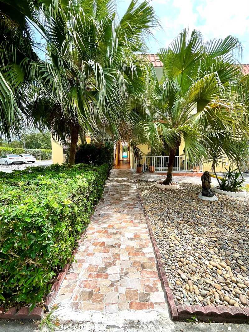 3522 NE 166th St # 7, North Miami Beach FL 33160