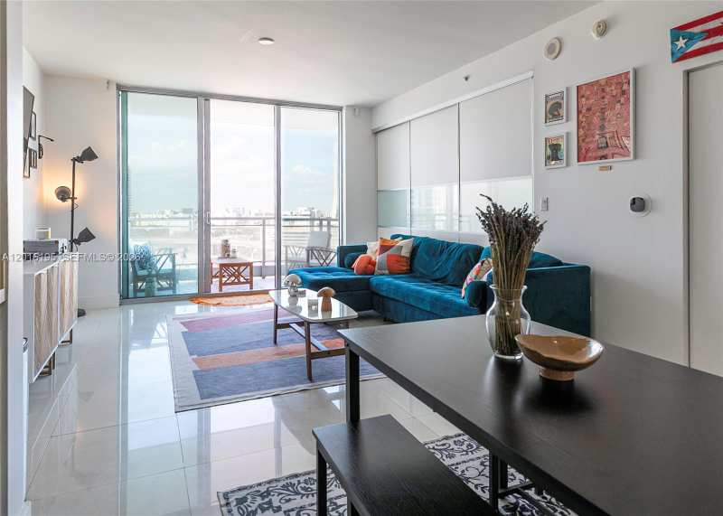 90 SW 3rd St # 1611, Miami FL 33130