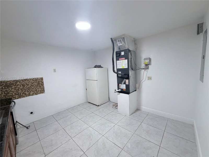717 NE 1st St, Hallandale Beach FL 33009