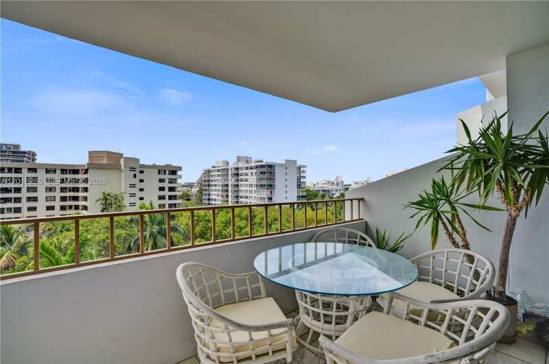 155 Ocean Lane Dr # 707, Key Biscayne FL 33149