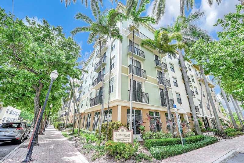 1900 Van Buren St # 201B, Hollywood FL 33020