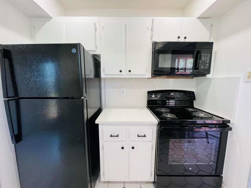 11 Golfs Edge E, West Palm Beach FL 33417