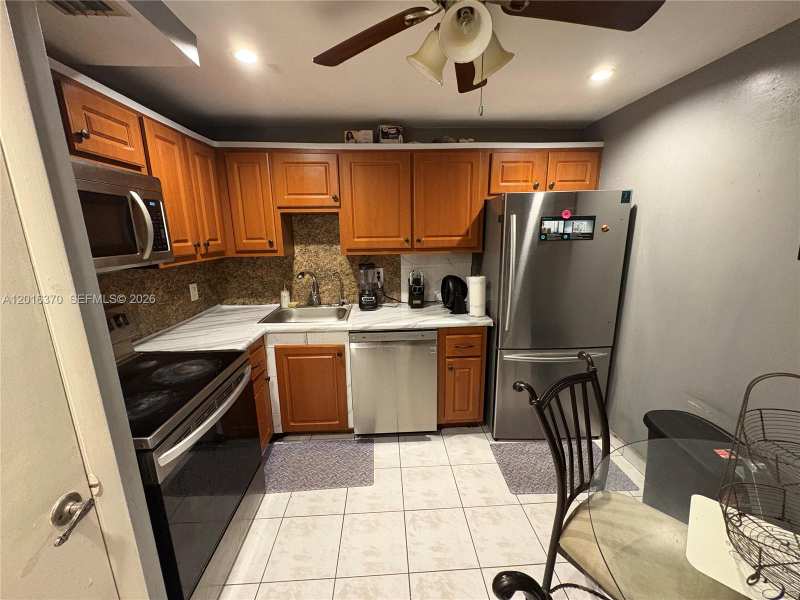 4152 Inverrary Dr # 303, Lauderhill FL 33319