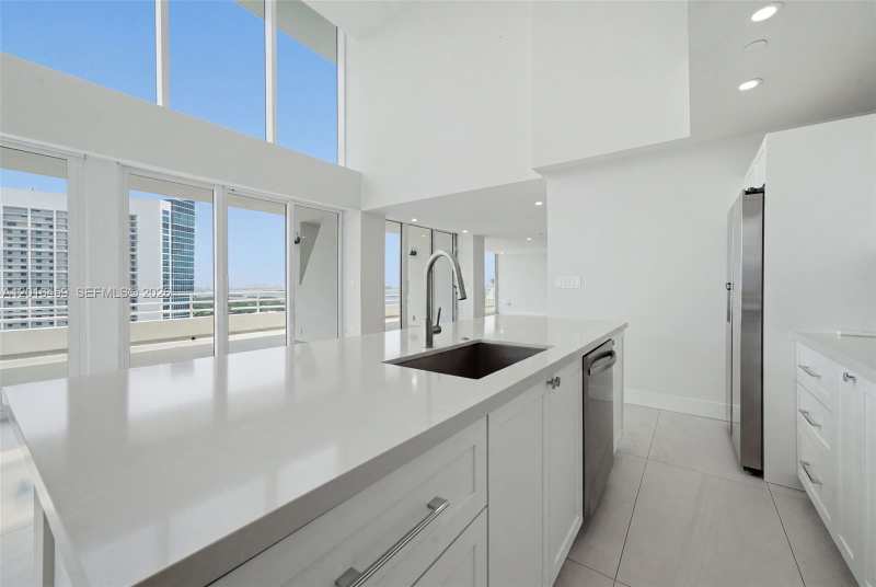 555 NE 34th St, Miami FL 33137