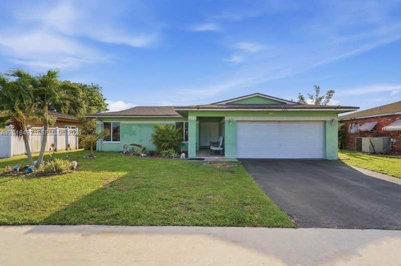 8271 NW 68th Ter, Tamarac FL 33321