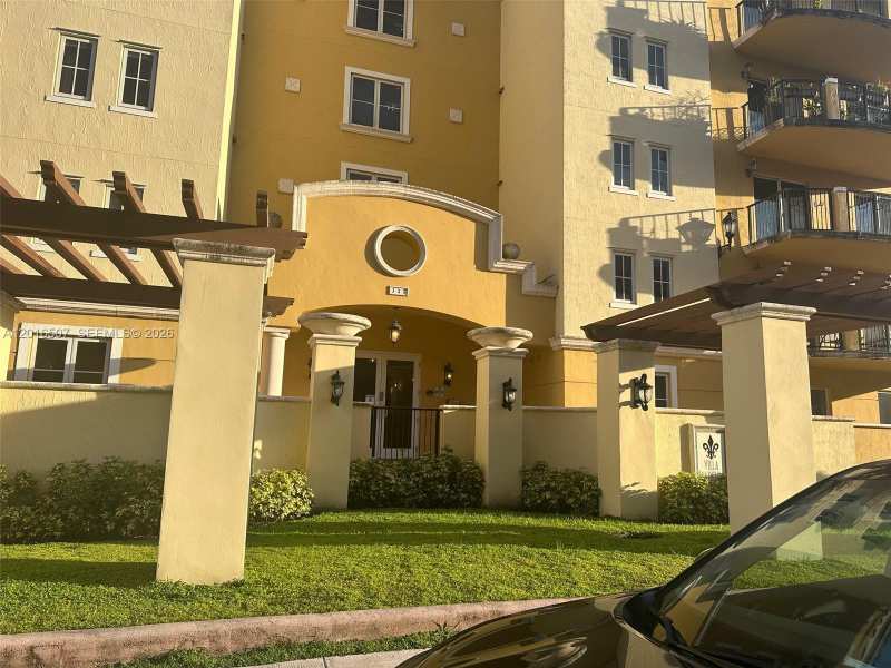 322 Madeira Ave # 302, Coral Gables FL 33134