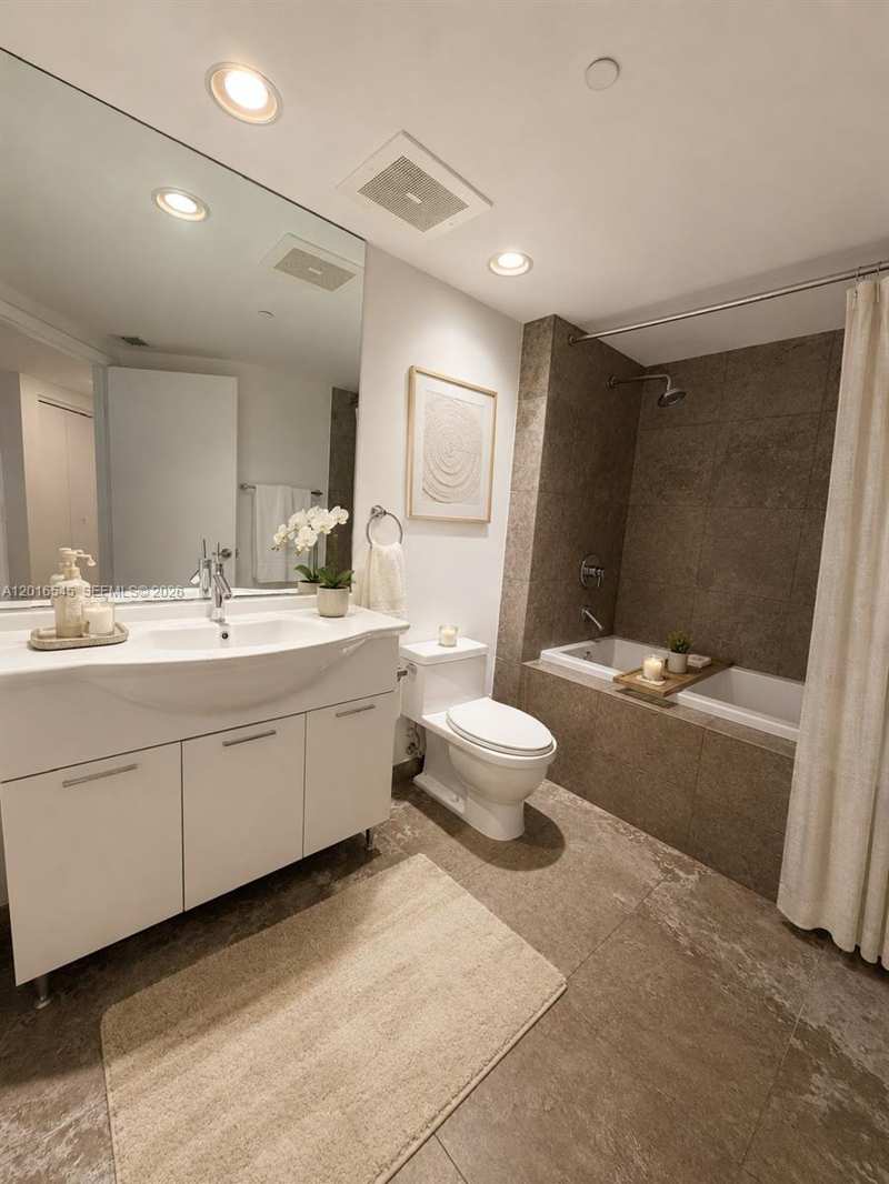 475 Brickell Ave # 3508, Miami FL 33131