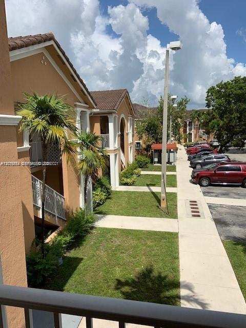 7100 NW 177th St # 14, Hialeah FL 33015
