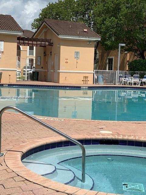 7100 NW 177th St # 14, Hialeah FL 33015