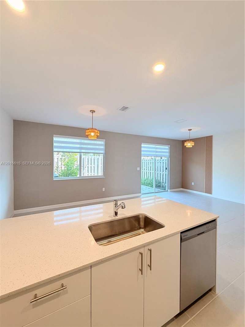 663 SE 13th St Cir, Homestead FL 33034