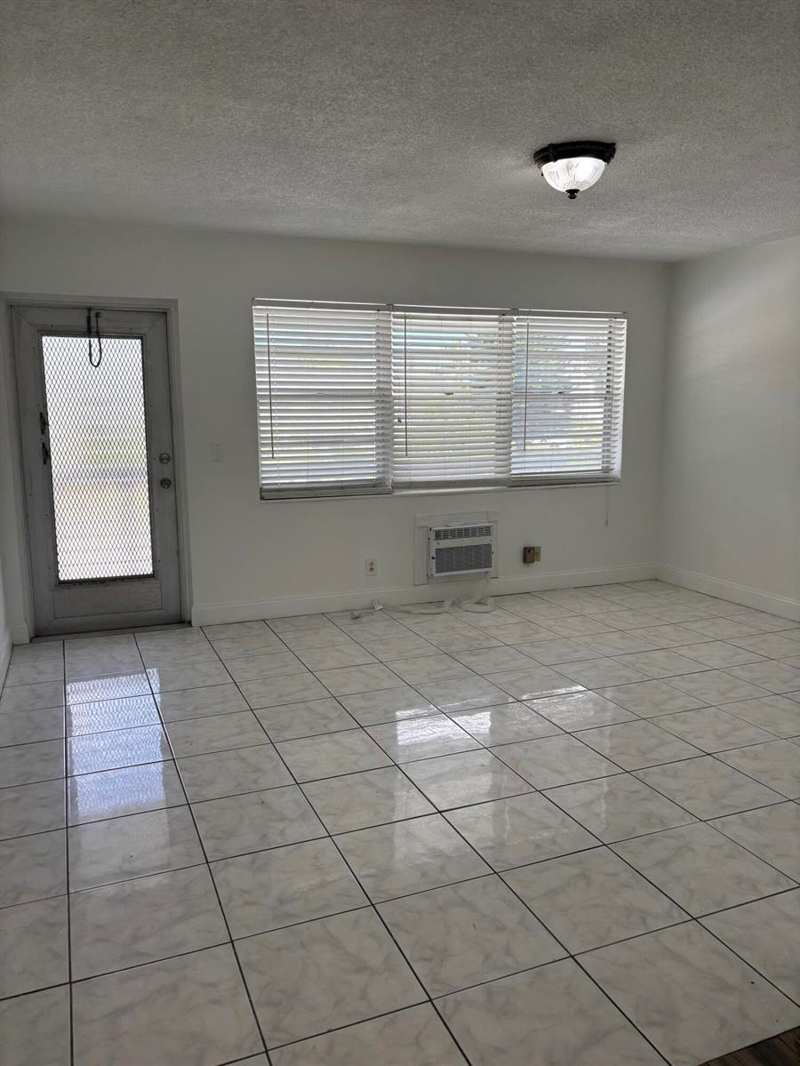 218 Windsor J, West Palm Beach FL 33417