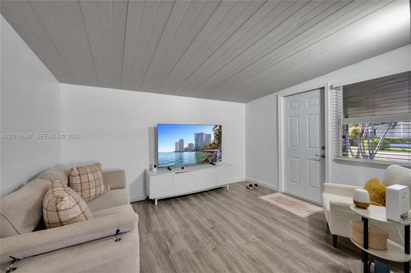 2148 SW 52nd St, Dania Beach FL 33312