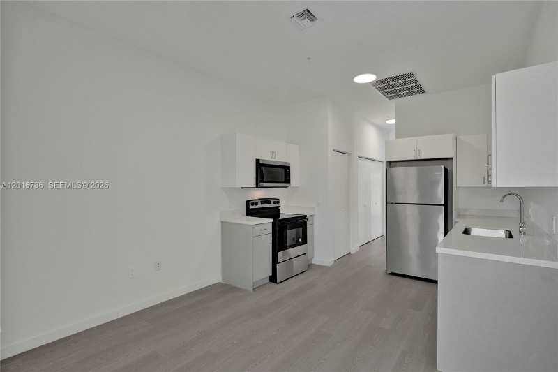 1567 NW 1st St # 9, Miami FL 33125