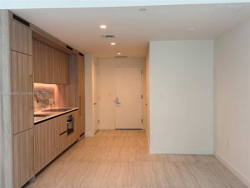 77 SE 5TH ST # 2010, Miami FL 33131