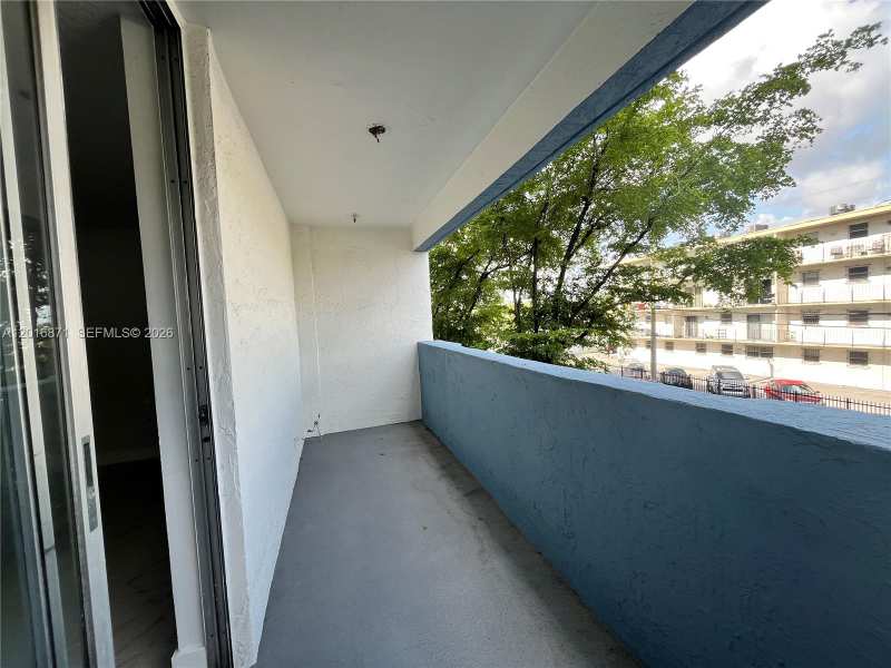 5050 NW 7th St # 220, Miami FL 33126