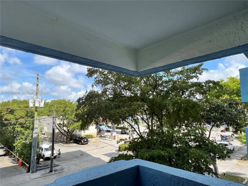 5050 NW 7th St # 220, Miami FL 33126