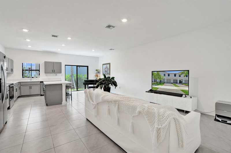 975 NW 3rd Terrace, Pompano Beach FL 33060