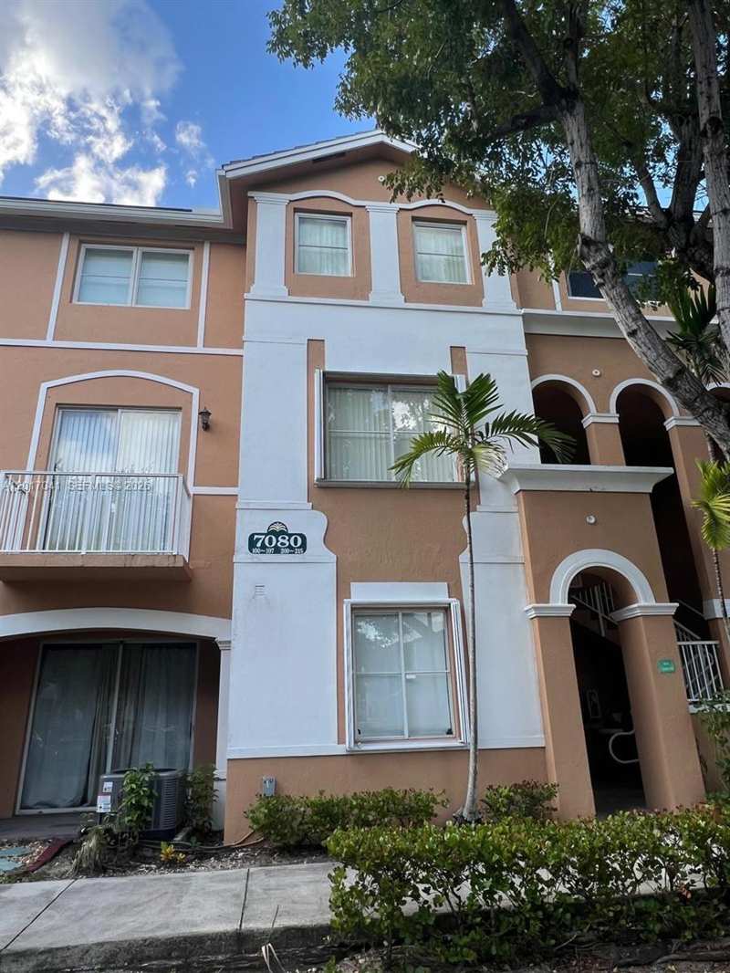 7080 NW 177th St # 13, Hialeah FL 33015
