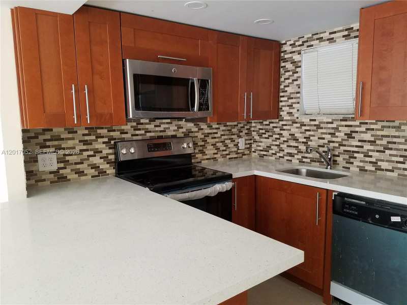 8290 Lake Dr # 316, Doral FL 33166