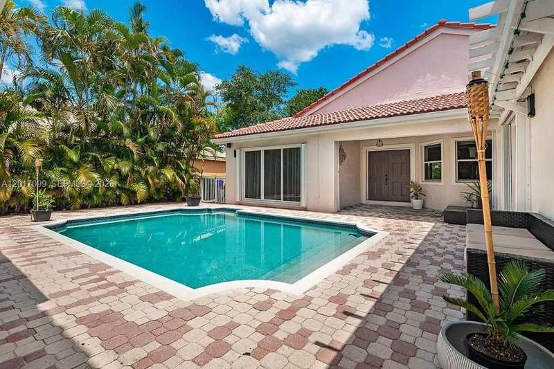 19871 SW 3rd Pl, Pembroke Pines FL 33029