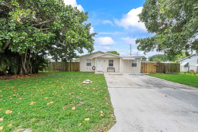 3344 Plaza Place, Lake Worth FL 33462