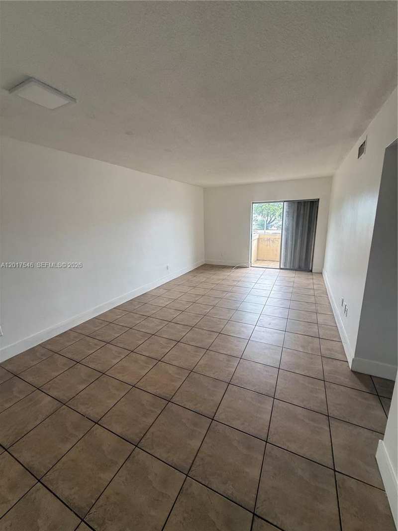685 Miller Dr # E205, Miami Springs FL 33166