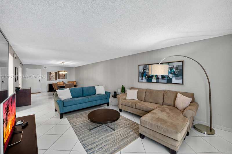 2401 Collins Ave # 1107, Miami Beach FL 33140