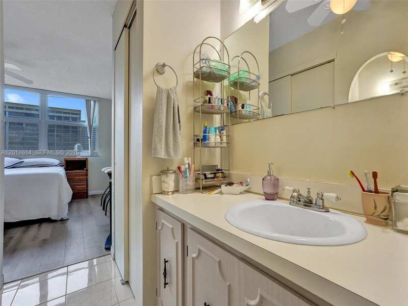 3113 S Ocean Dr # 603, Hallandale Beach FL 33009