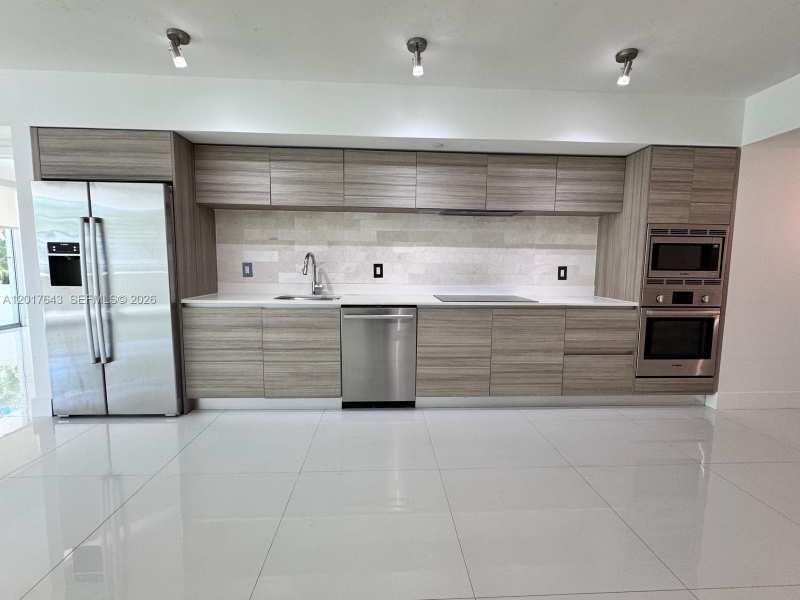 6620 INDIAN CREEK # 114, Miami Beach FL 33141