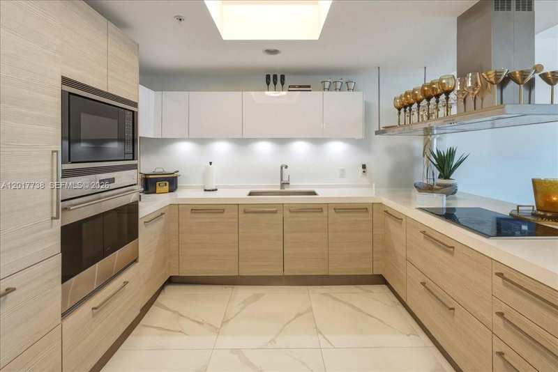 17301 Biscayne Blvd # 605, North Miami Beach FL 33160