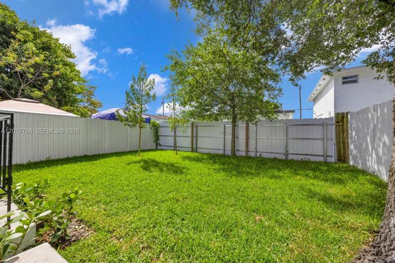 2778 NW 44th St, Miami FL 33142
