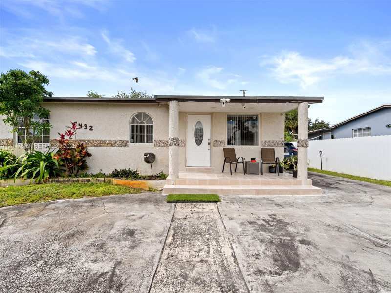 6432 Perry St, Hollywood FL 33024