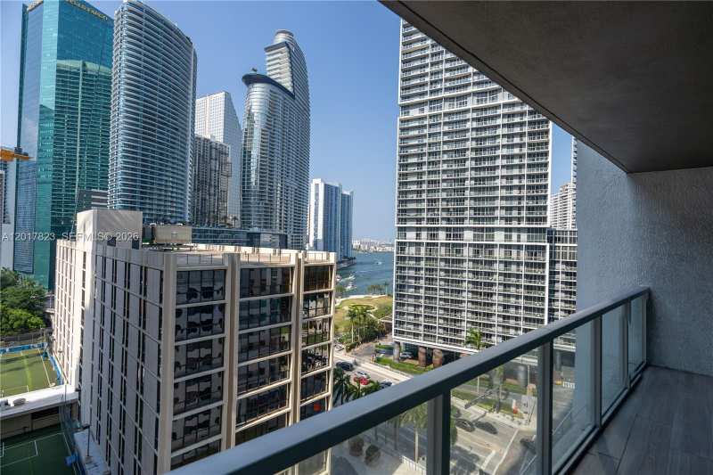 500 Brickell Ave # 1407, Miami FL 33131