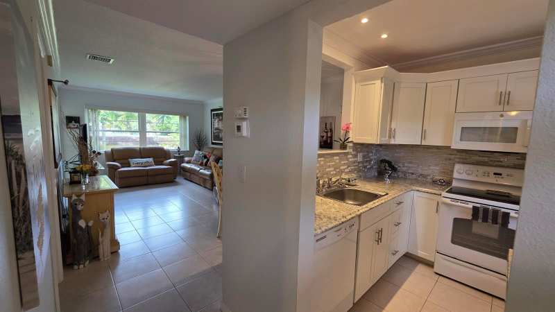 5161 W Oakland Park Boulevard # 206, Lauderdale Lakes FL 33313