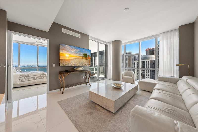 851 NE 1st Ave # 3711, Miami FL 33132