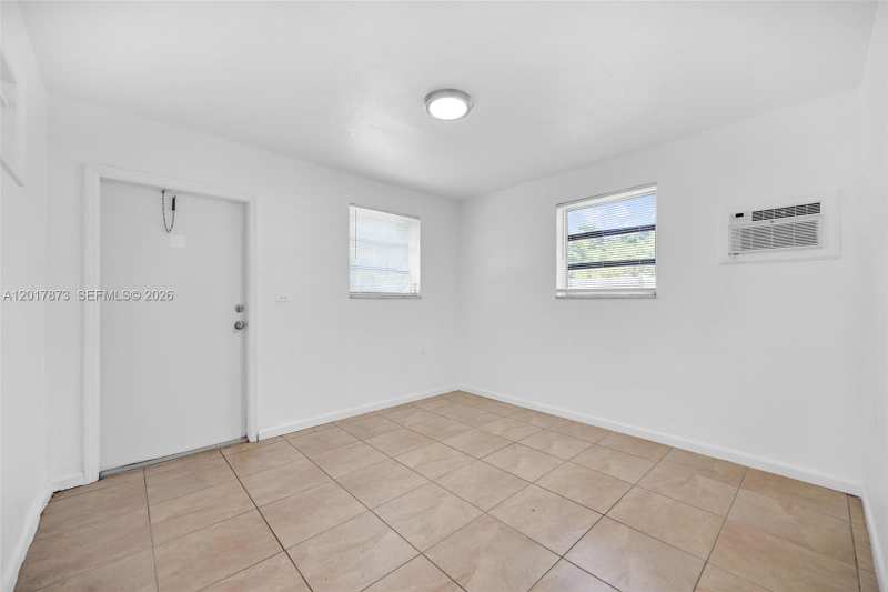 567-3 NW 90th St, El Portal FL 33150