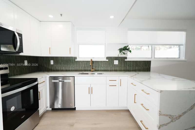 3052 SW 27th Ave # 102, Miami FL 33133
