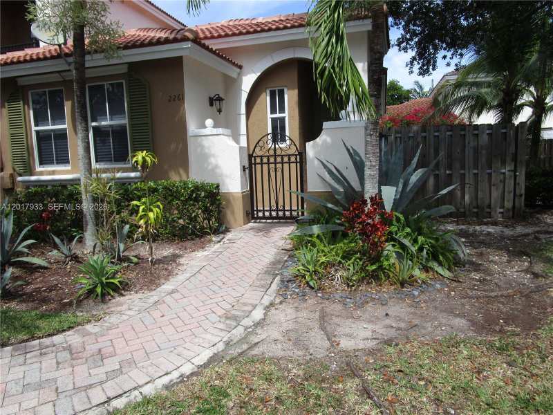 2261 NE 42nd Cir, Homestead FL 33033