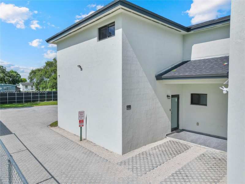 11970 SW 215th St # B, Miami FL 33177