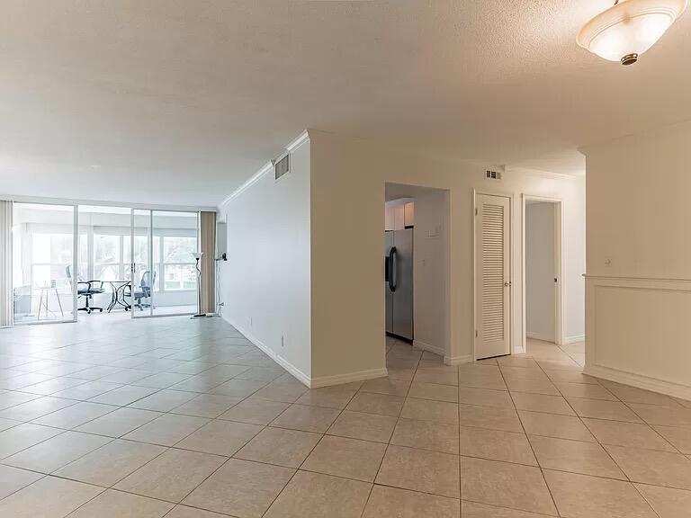 6901 Cypress Road # C14, Plantation FL 33317