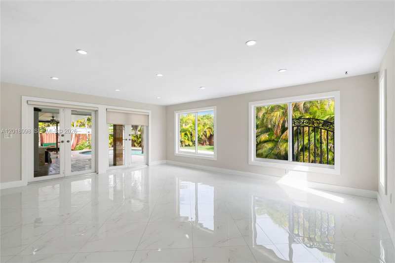 13611 SW 77th St, Miami FL 33183