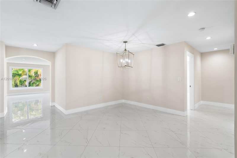 13611 SW 77th St, Miami FL 33183