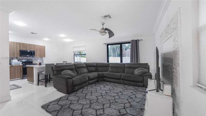 4909 NW 59th St, Tamarac FL 33319