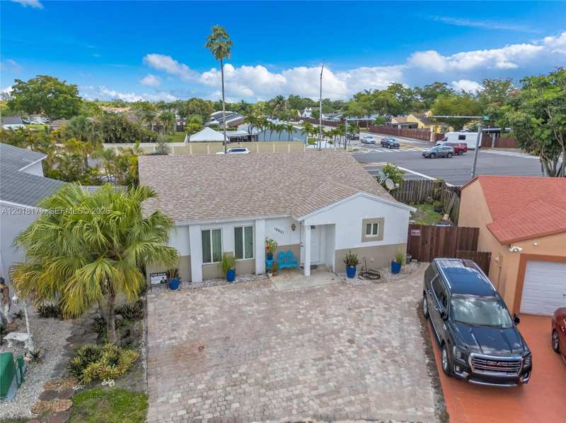 19903 NW 67th Ct, Hialeah FL 33015