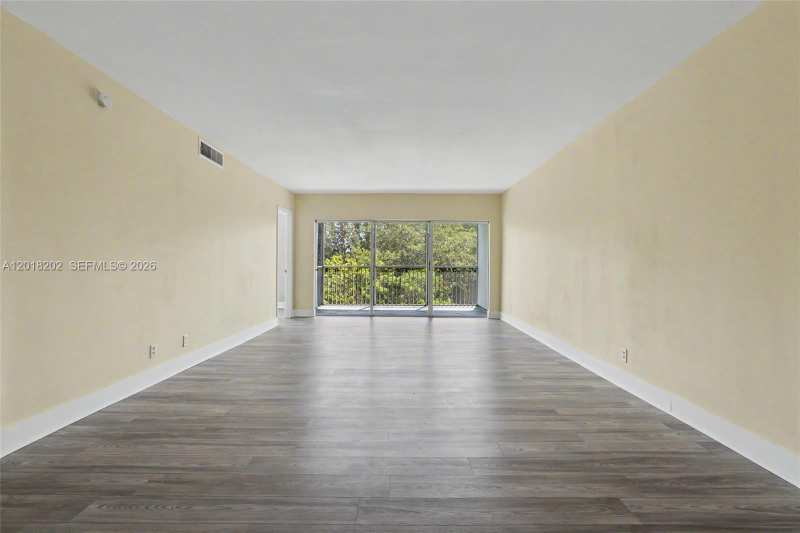 3250 N Palm Aire Dr # 406, Pompano Beach FL 33069