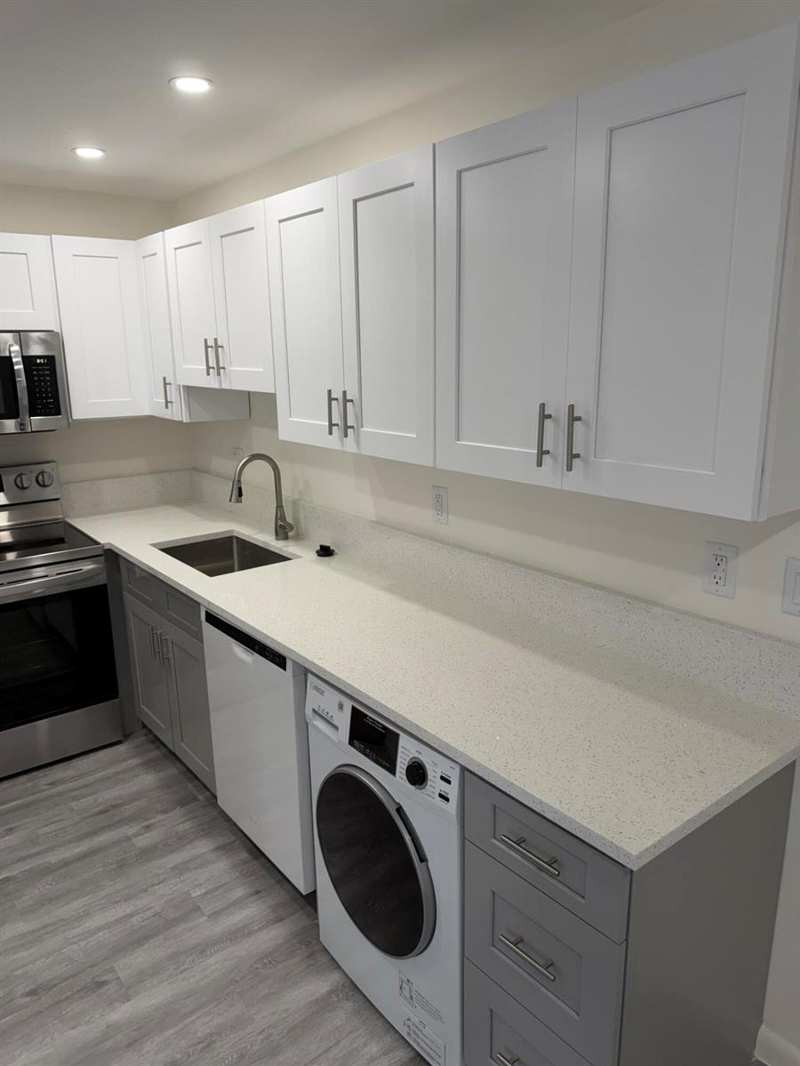 370 E Horizons # 203, Boynton Beach FL 33435