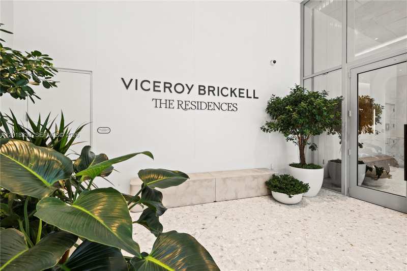 77 SE 5TH # 2404, Miami FL 33131