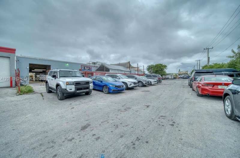 3730 NW 82nd St, Hialeah FL 33147